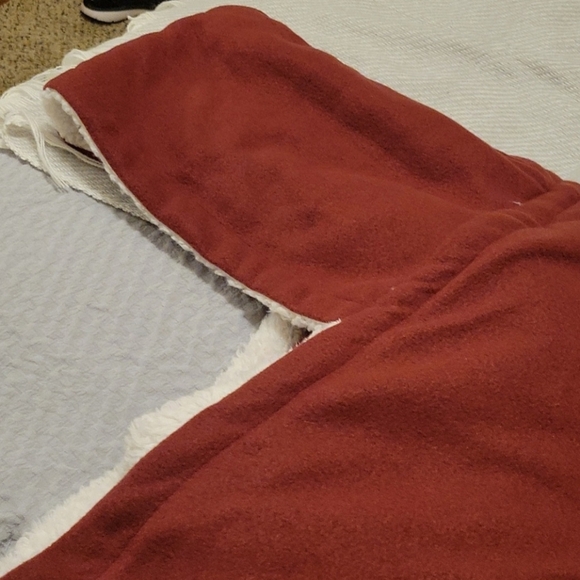 Hooded Sherpa Blanket Burgandy and Cream - Picture 1 of 2
